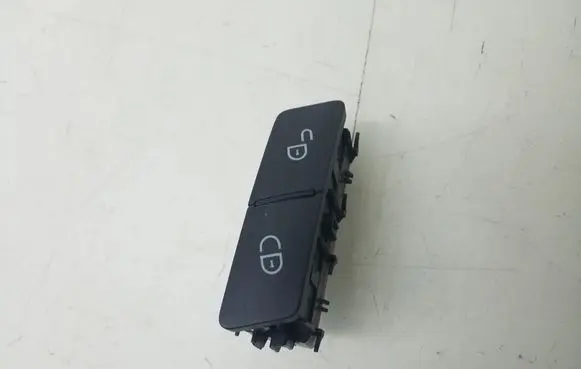 Mercedes-Benz C W204 Central locking switch button A2048706410