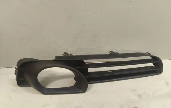 Audi Q7 4L Front fog light trim/grill 4L0807675