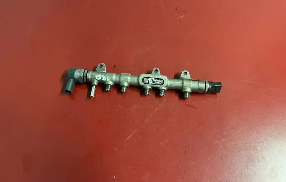 BMW X1 F48 F49 Fuel distributor 8514154 02801002949