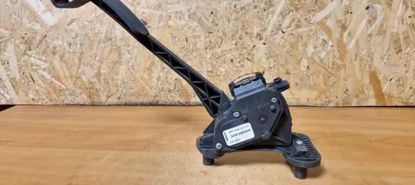 Volvo S60 Accelerator throttle pedal 30636004