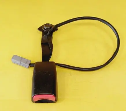 Mazda 5 Front seatbelt buckle