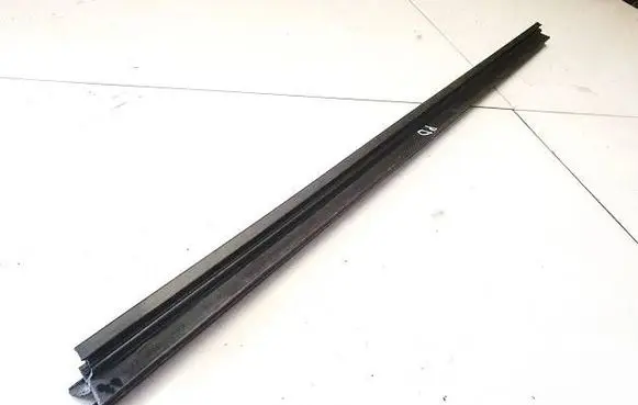 Skoda Superb B6 (3T) Front door glass trim molding 