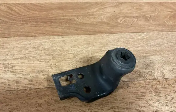 Toyota Avensis T250 Radiator mount bracket 16523