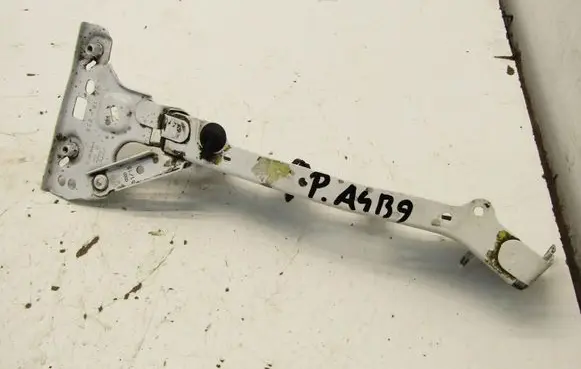 Audi A4 S4 B9 Fender mounting bracket 8W0821136B