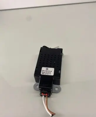 Volkswagen Golf VI Aerial antenna amplifier 5M0035570B