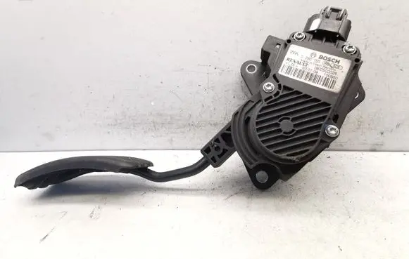 Accelerator throttle pedal