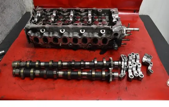 Toyota Avensis Verso Engine head