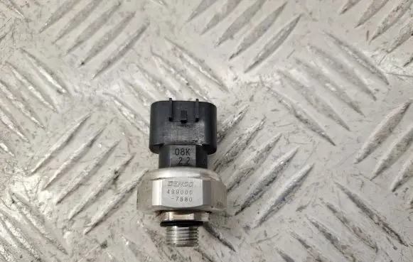 Toyota Avensis T270 Air conditioning (A/C) pressure sensor 8871933020 4990007880