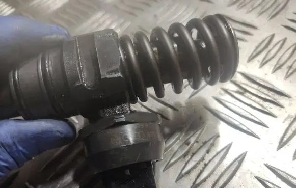Volkswagen Caddy Fuel injector 038130073BN