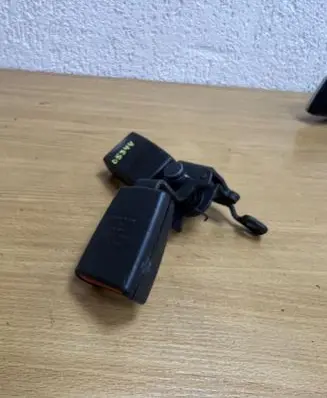 Volkswagen Golf VII Middle seatbelt (rear) 8V0857739A D5944