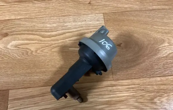 Ford Focus Vacuum valve 042796