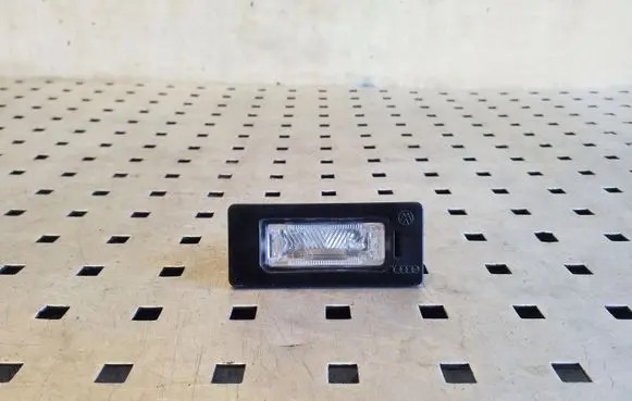Audi Q5 SQ5 Number plate light 8T0943021