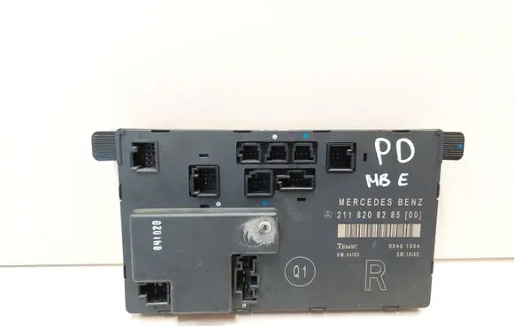 Mercedes-Benz E W211 Door control unit/module 2118208285 00401304