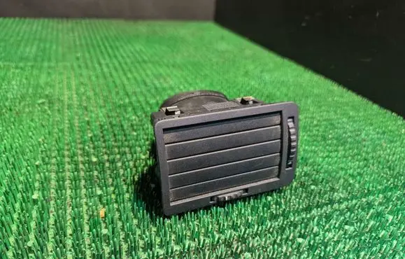 Skoda Octavia Mk1 (1U) Dash center air vent grill 1U1819701