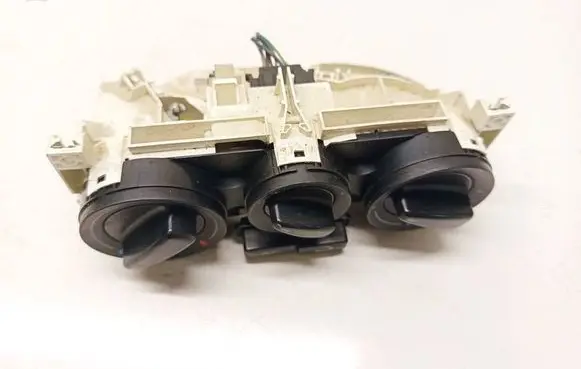 Volkswagen PASSAT B5 Climate control unit 
