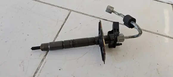 Volkswagen Golf Plus Fuel injector 03L130277 0445116