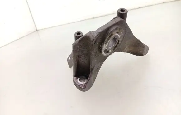 Audi A4 S4 B7 8E 8H Gearbox mounting bracket 8E0399113P