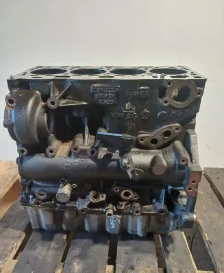 Volkswagen PASSAT B8 Engine 03N023A CRL