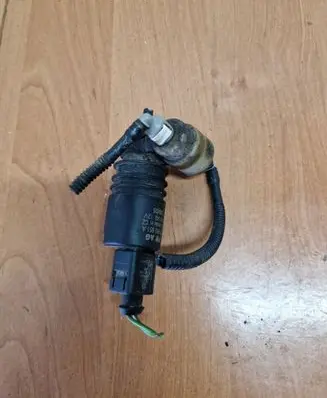 Volkswagen PASSAT B6 Windscreen/windshield washer pump 1T0955651A 3028143