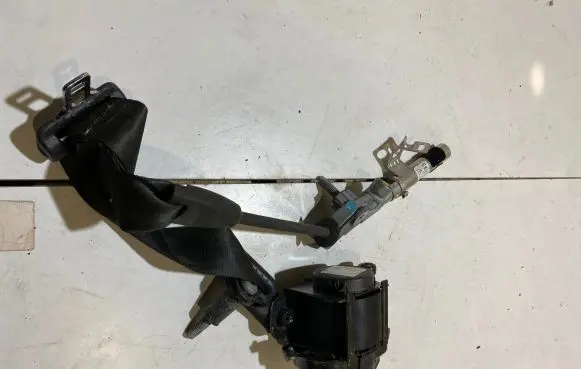 Ford Mustang VI Front seatbelt JR3BR699D64