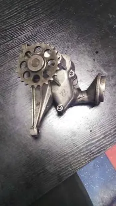 Mercedes-Benz E W210 Oil pump 6061810801