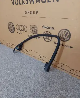 Audi Q3 8U Other front door trim element 8U0867610 8U0.867.610