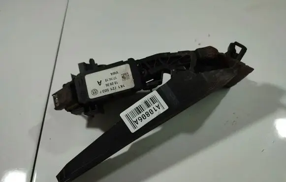 Accelerator throttle pedal