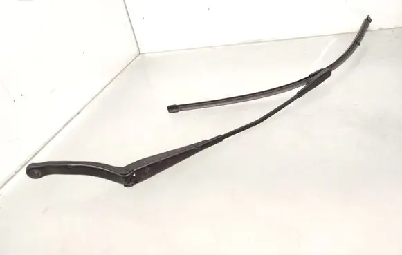 Opel Corsa D Windshield/front glass wiper blade 13284136