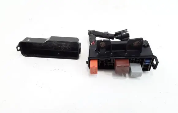 Toyota Avensis T250 Relay mounting block 