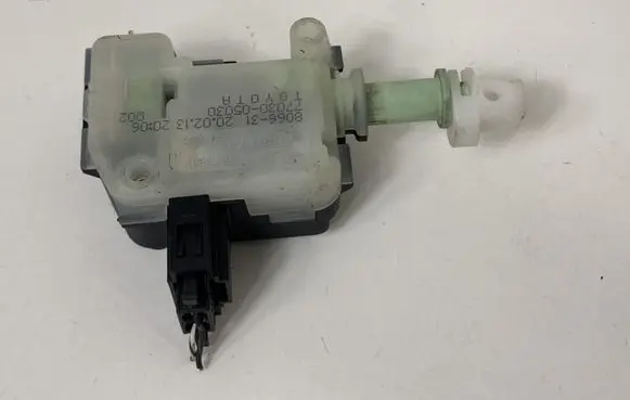 Fuel tank cap lock motor