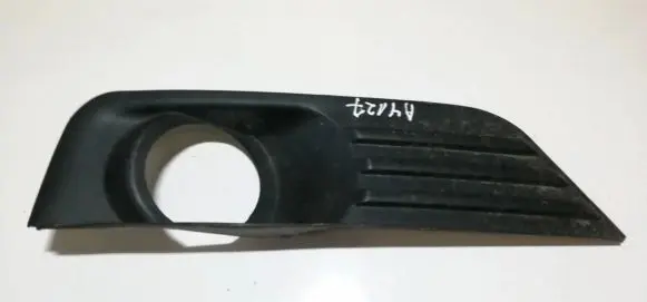 Ford Focus Front bumper lower grill 4m5119953a