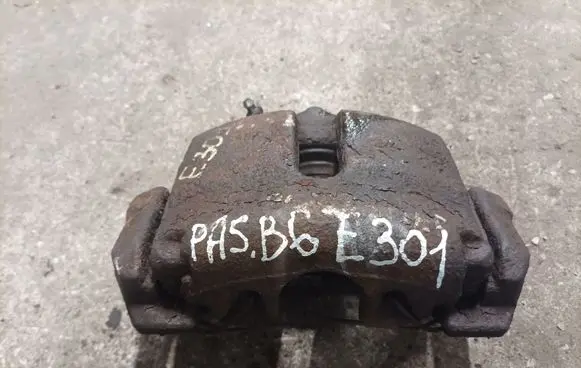 Volkswagen PASSAT B6 Front brake caliper