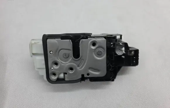 Volvo XC60 Rear door lock 32131412