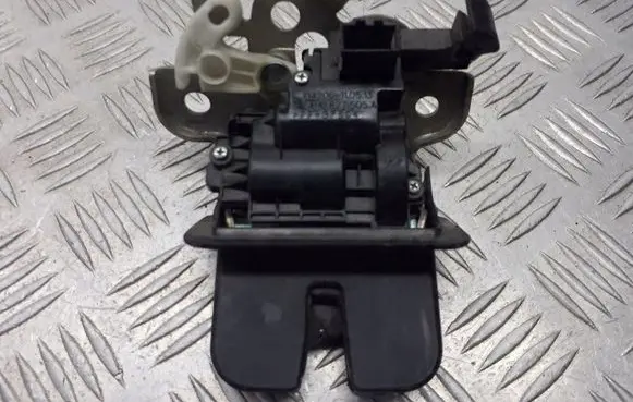 Audi A6 S6 C5 4B Tailgate exterior lock 4H0827505A