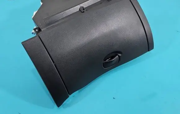 Glove box