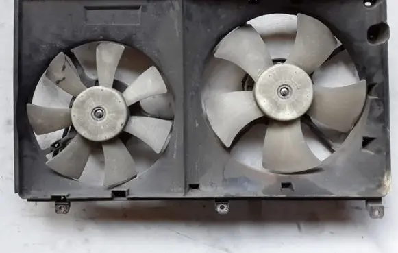Mitsubishi Grandis Radiator cooling fan shroud 1680009631