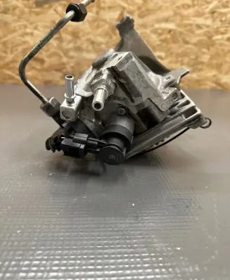 Ford Kuga II Fuel injection high pressure pump 9811347280 0445010592