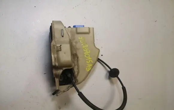 Volkswagen Golf V Loading door lock 