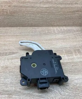 Toyota Corolla Verso AR10 Air flap motor/actuator 0637008930