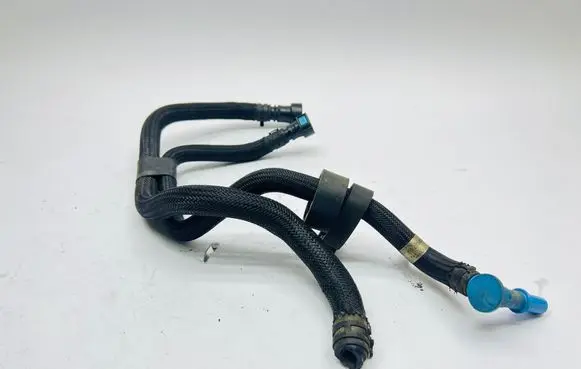 BMW 5 G30 G31 G38 Fuel injector supply line/pipe 8579957