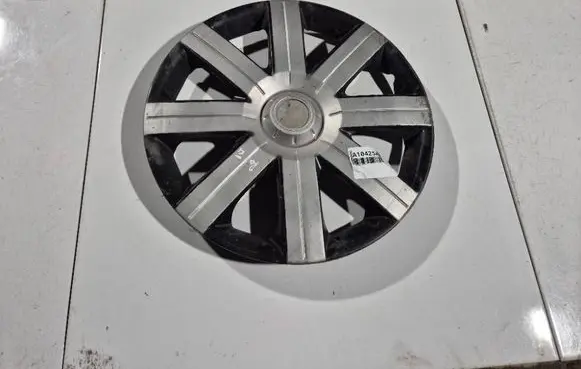 Nissan Almera Tino R15 wheel hub/cap/trim 