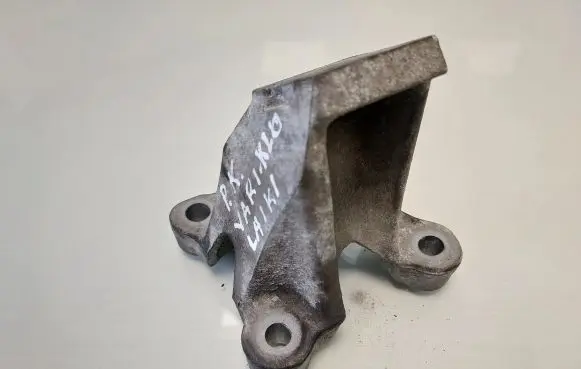 Audi A6 S6 C6 4F Engine mounting bracket 4F0199307AA