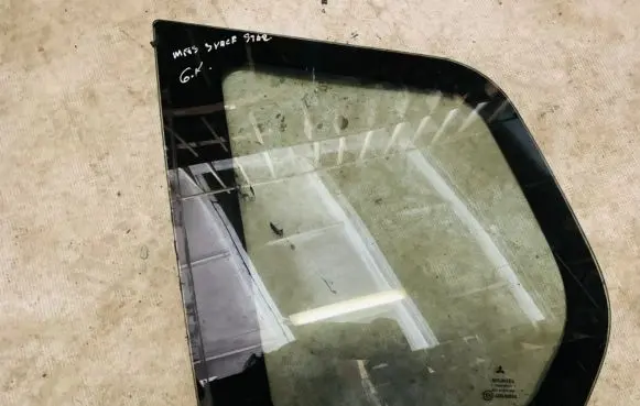 Mitsubishi Space Runner Rear side window