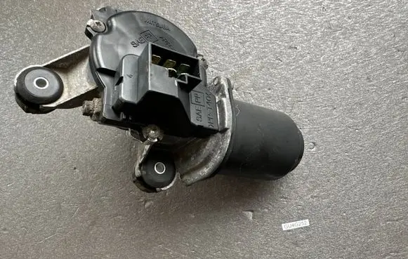 Nissan Patrol Y61 Front wiper linkage and motor 28810VB000