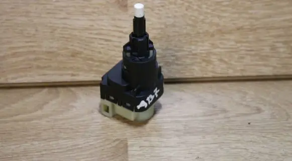 Audi A4 S4 B7 8E 8H Brake pedal sensor switch 1K2945511