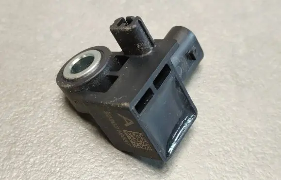 Volkswagen Amarok II Airbag deployment crash/impact sensor L1TT14B006AA 9F0Q0A565134 9FD00A5C5134