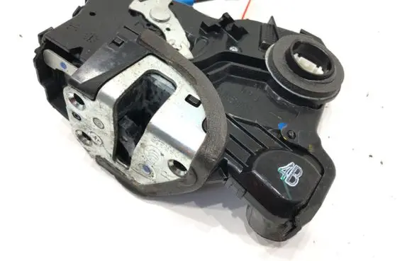 Toyota Auris E180 Front door lock 