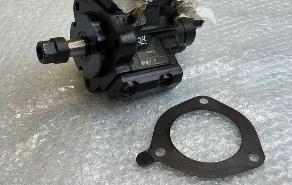BMW 5 E39 Fuel injection high pressure pump 2247798 0445010009 0281002480
