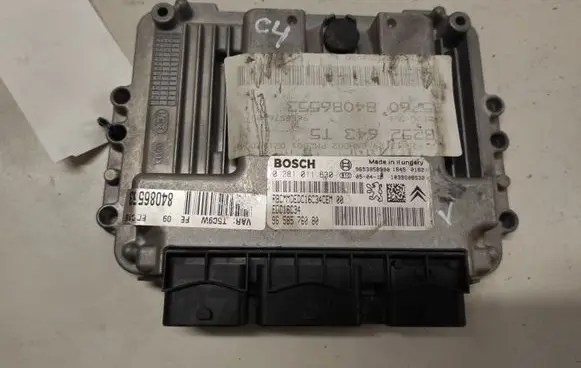 Citroen C4 I Engine control unit/module 0281011630
