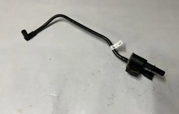 Dodge Challenger Breather/breather pipe/hose 04627694AB 3379B02352